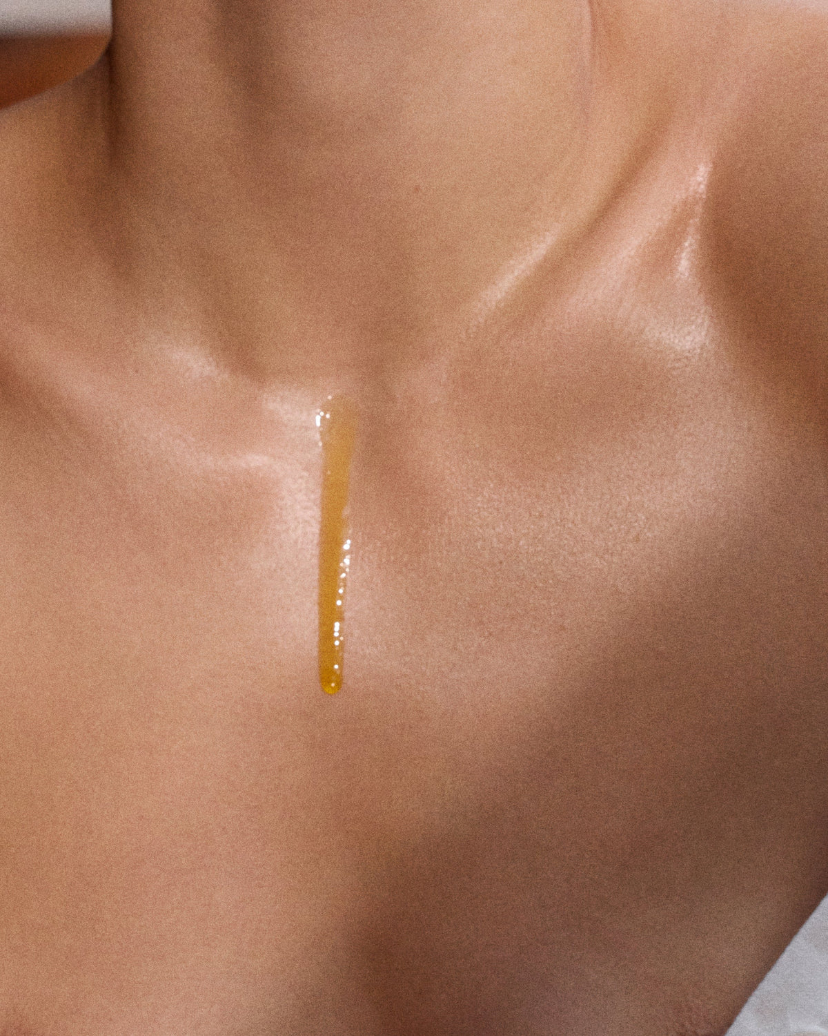Mineral oil vs plant oil: which is better for your skin?